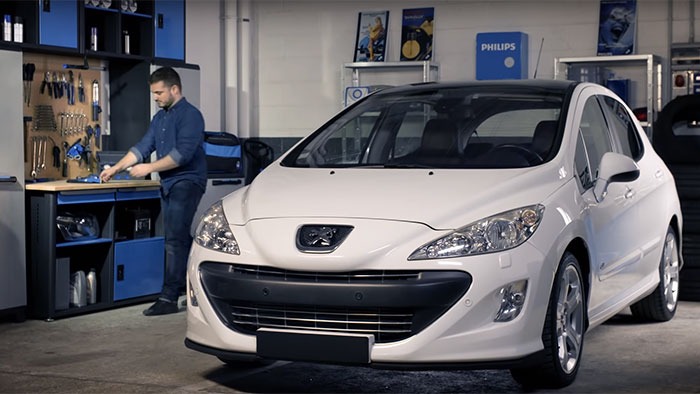 S&aring; h&auml;r byter du str&aring;lkastarlampa p&aring; din Peugeot 308